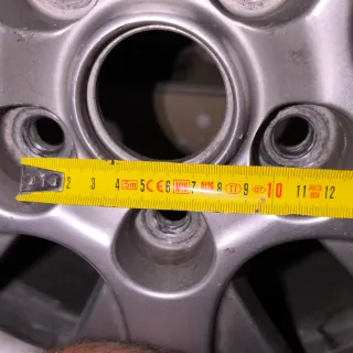 Un Neumático 225/45R17 + Llanta Mazda