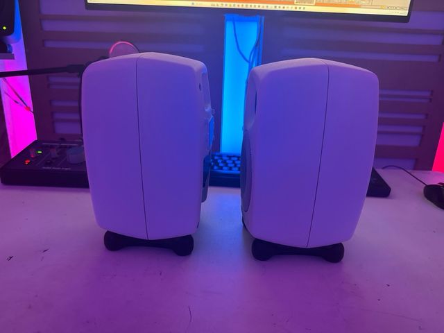 Genelec 8020A Blancos - Monitores