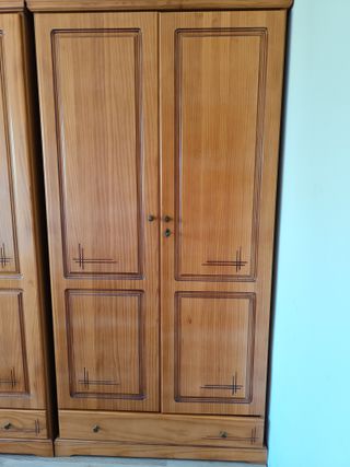 Armario madera maciza