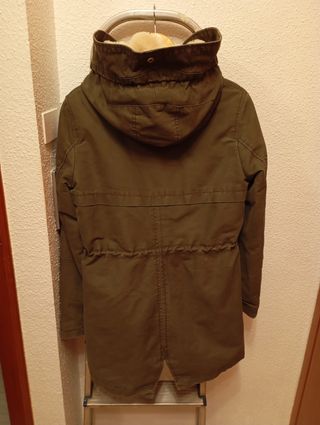Chaquetón Stradivarius verde oliva