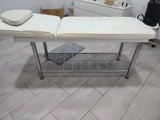 Camilla blanca.semi nueva baja y sube perfectament