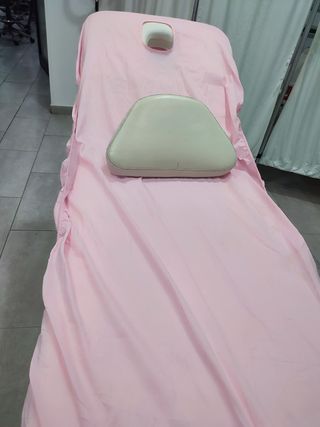 Camilla blanca.semi nueva baja y sube perfectament