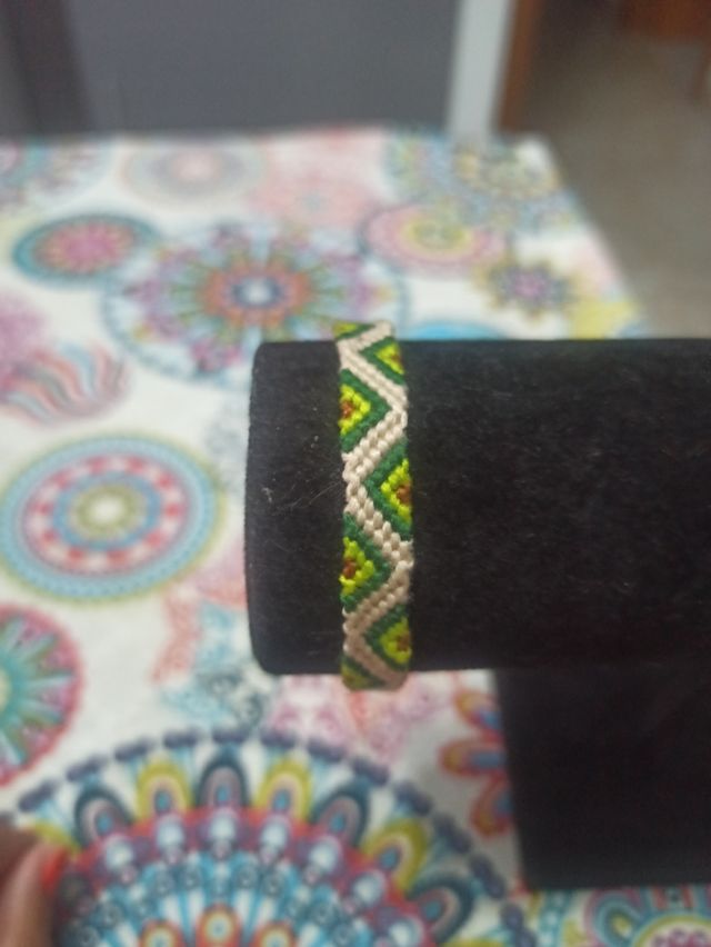 Pulsera tejida verde-beige