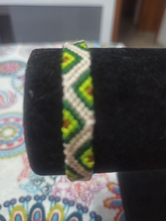 Pulsera tejida verde-beige