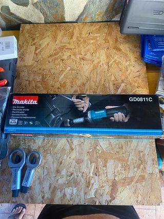 Amoladora angular Makita GD0811C