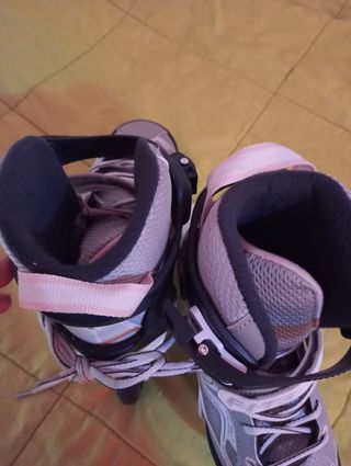 Patines en línea grises