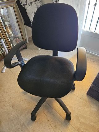Silla escritorio giratoria negra