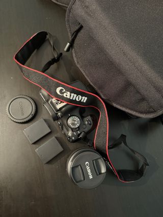Canon EOS 2000D