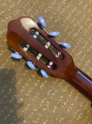 Guitarra clásica en perfecto estado para niños 