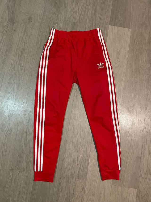 Pantalones Adidas rojos deportivos