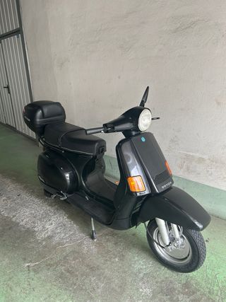 Vespa Cosa 125cc - Negra