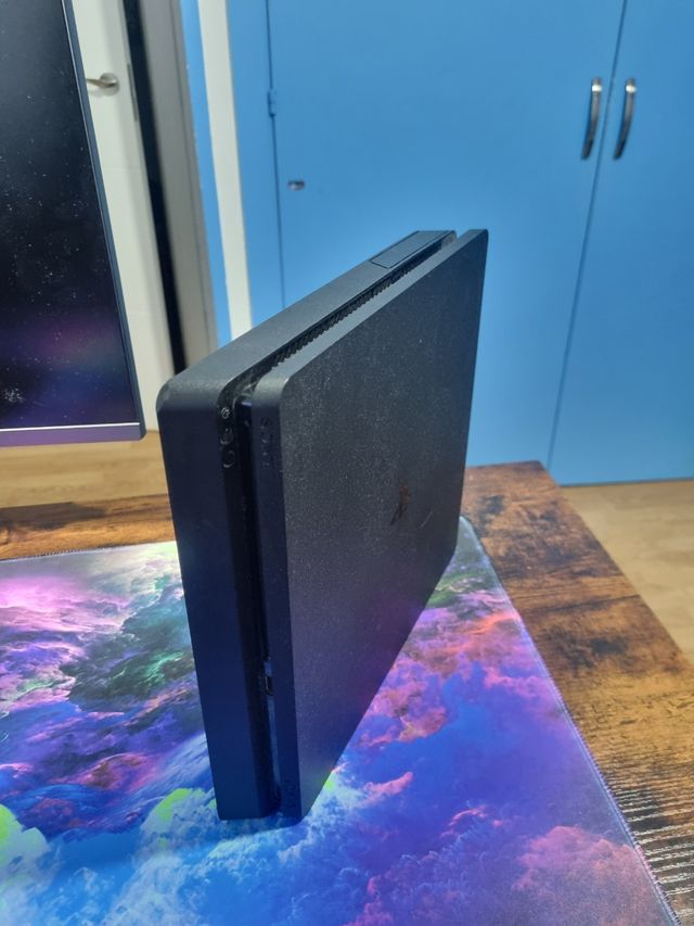 PS4 Slim 500GB - PlayStation 4