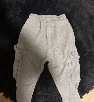 Pantalones chándal grises 
