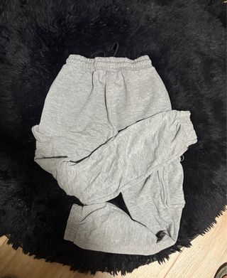 Pantalones chándal grises 