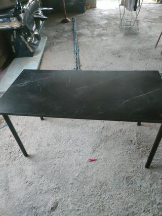 Mesa negra madera tipo mármol-metal