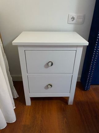 Mesita noche IKEA blanca en perfecto estado .