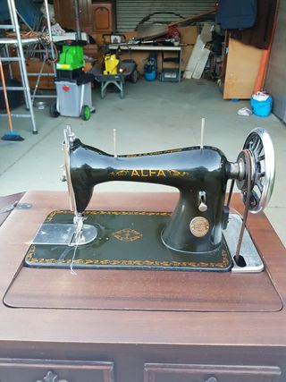 Máquina coser Alfa | Antigua