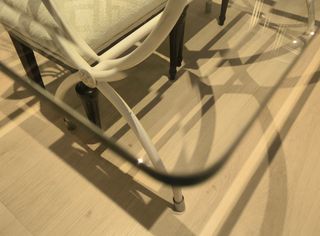 Mesa cristal y forja blanca