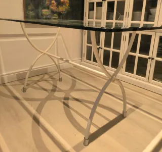 Mesa cristal y forja blanca