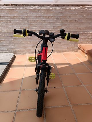Bicicleta B'Twin niño 16" roja