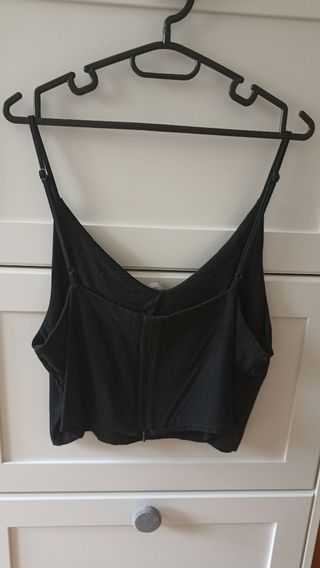 Crop top negro fluido Mango