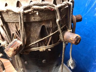 Tambor sabar africano antiguo