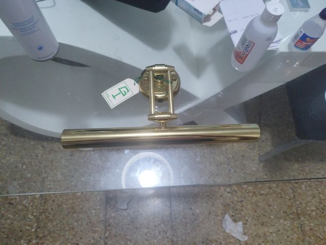 Lampara de lectura dorada