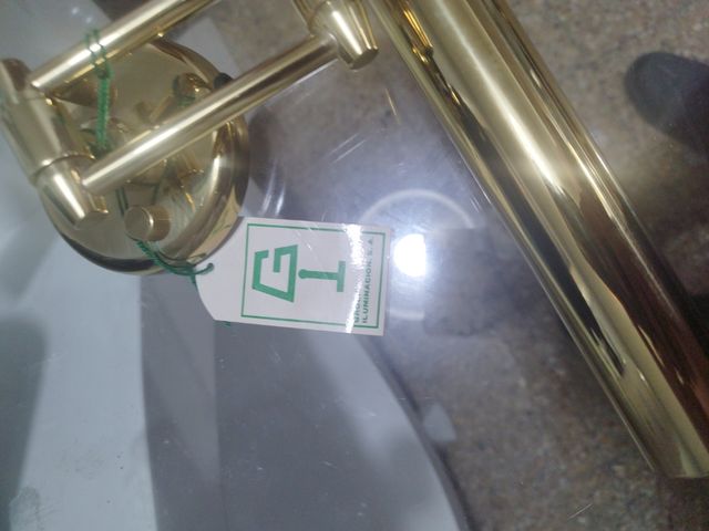 Lampara de lectura dorada