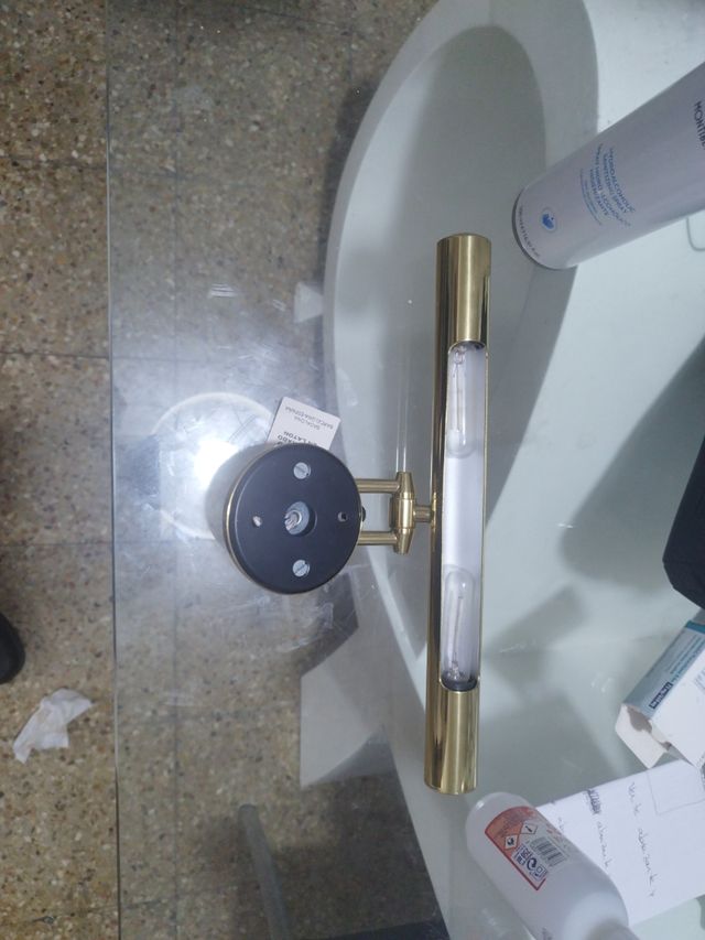 Lampara de lectura dorada