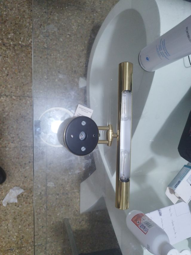 Lampara de lectura dorada