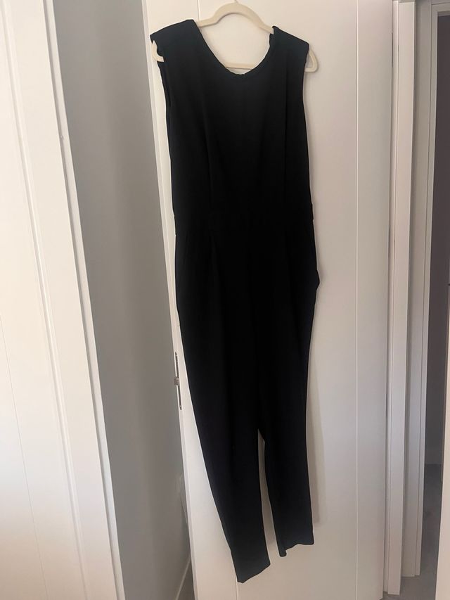 Mono Mango negro elegante