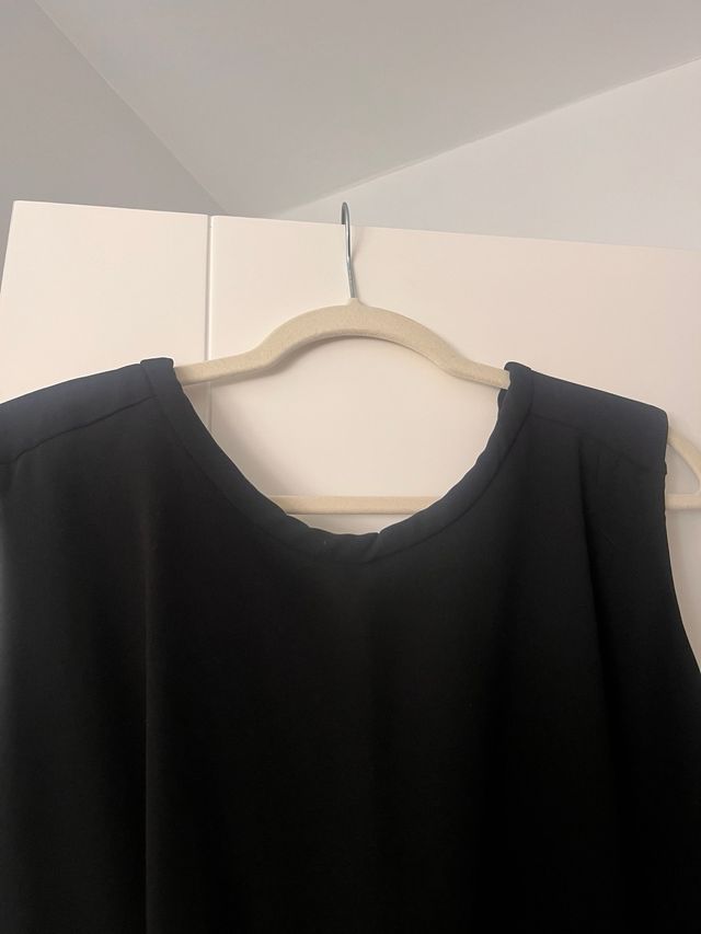 Mono Mango negro elegante