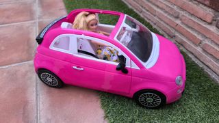 Auto rosa Barbie Fiat 500