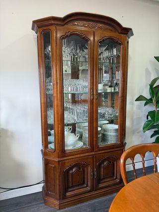 Vitrina antigua de madera