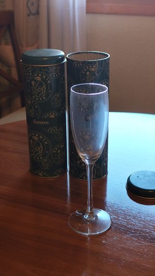 2 Latas Codorniu y Copas Cava Vintage
