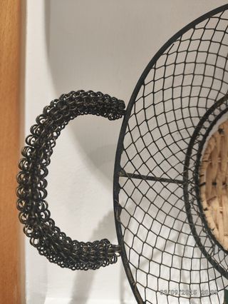 Cesta mimbre metal negra.