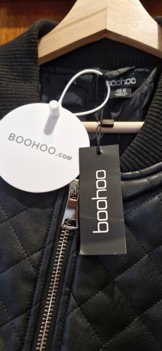 Chaqueta bomber negra acolchada