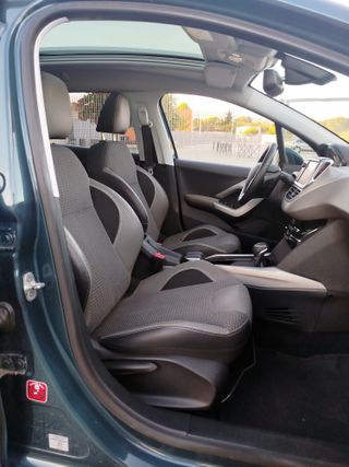 Peugeot 2008 Allure 1.2 i 110 cv