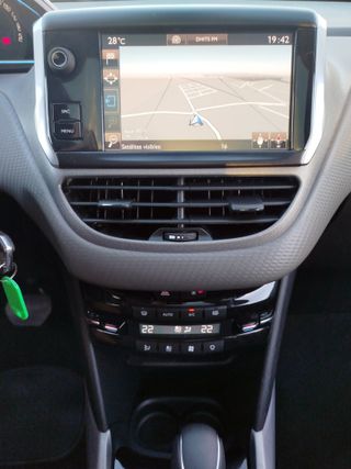 Peugeot 2008 Allure 1.2 i 110 cv