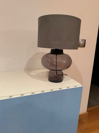 Lámpara de mesa gris - Moderna