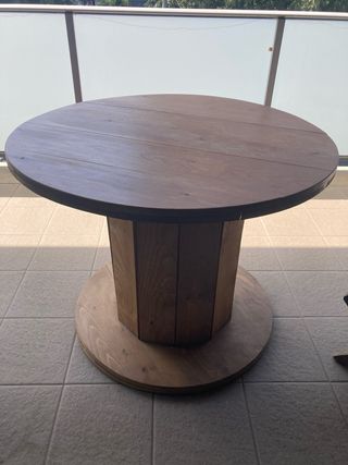 Mesa redonda de madera bobina