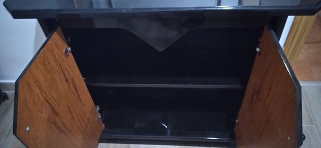 Recibidor madera negro-marrón