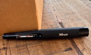 Presentador Trust - Negro
