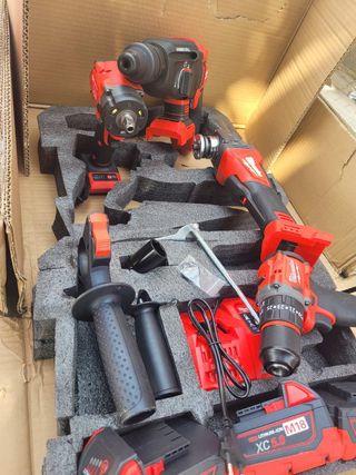 Milwaukee M18 - Taladro, Martillo, Amoladora