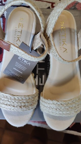 Sandalias cuña ETIKA beige