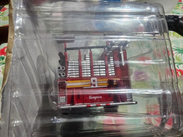 Modellino Camion Pompieri Seagrave