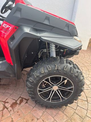 CFMOTO ZForce 800 - Buggy rojo
