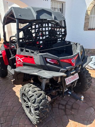 CFMOTO ZForce 800 - Buggy rojo