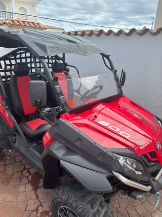 CFMOTO ZForce 800 - Buggy rojo