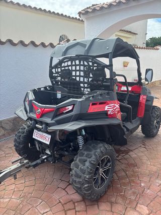 CFMOTO ZForce 800 - Buggy rojo